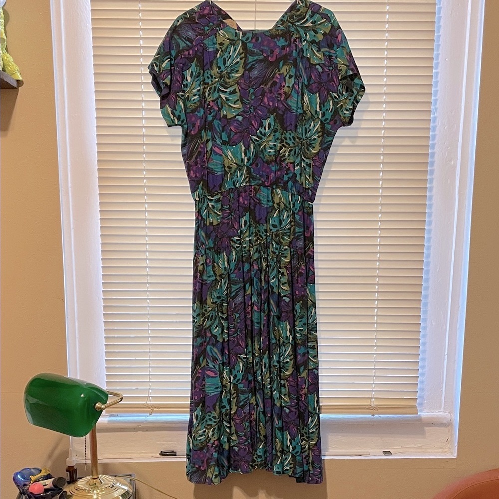 Chic Floral Midi Dress in Green and Purple